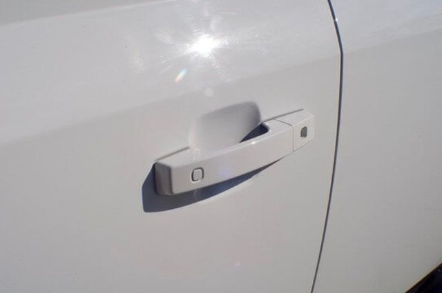 2024 Land Rover Defender MSRP$89695/P-400 X-DynamicSE/ColdClimatePkg/BlindSpotMonitor/NAV - 23001506 - 15