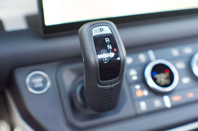 2024 Land Rover Defender MSRP$89695/P-400 X-DynamicSE/ColdClimatePkg/BlindSpotMonitor/NAV - 23001506 - 32