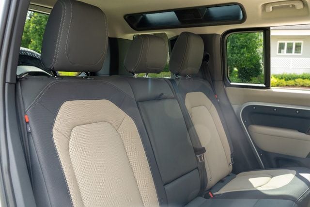 2024 Land Rover Defender MSRP$92425/P-400-X/Heated&CooledSeats/PanoramicSunroof/NAV - 23051251 - 54