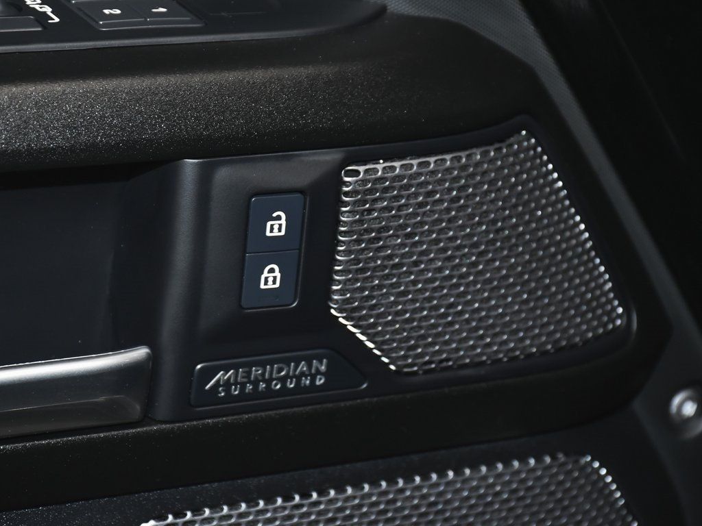 2024 Land Rover Defender 110 V8 photo 7