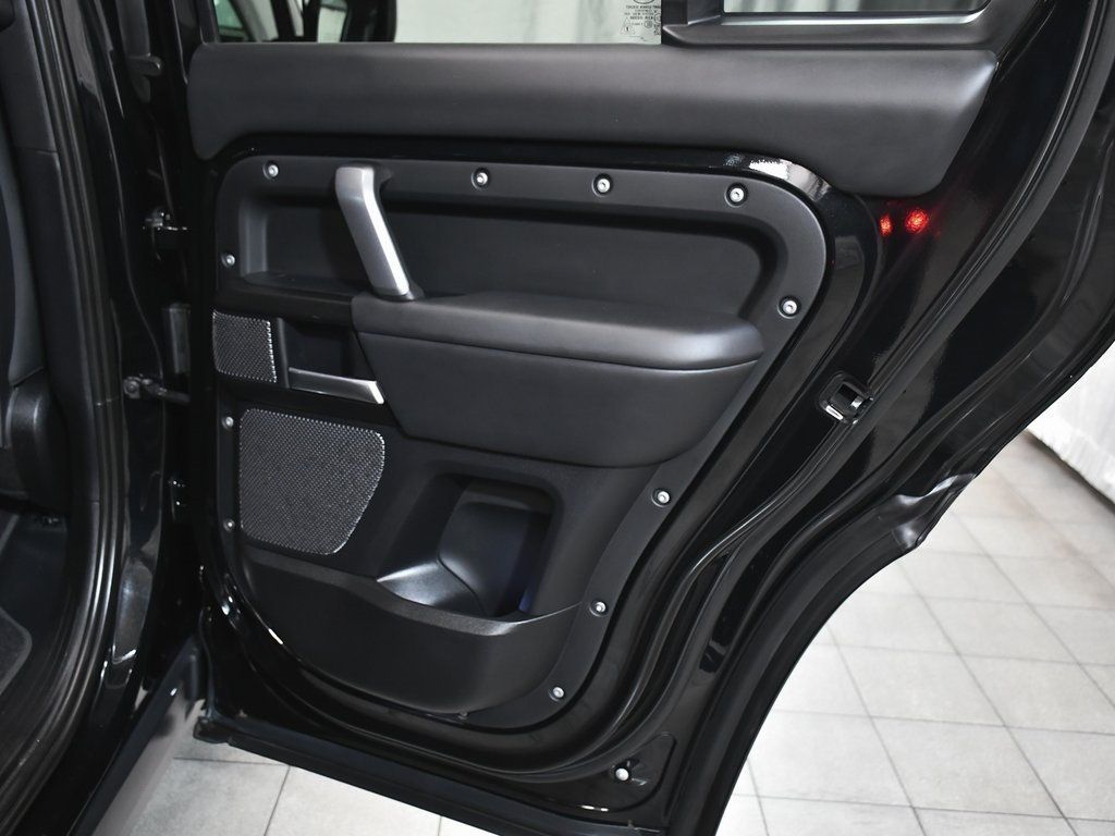 2024 Land Rover Defender 110 V8 photo 9
