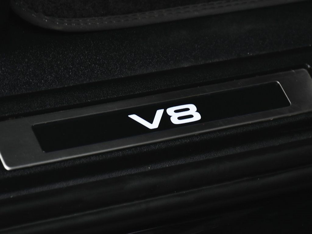 2024 Land Rover Defender 110 V8 photo 10