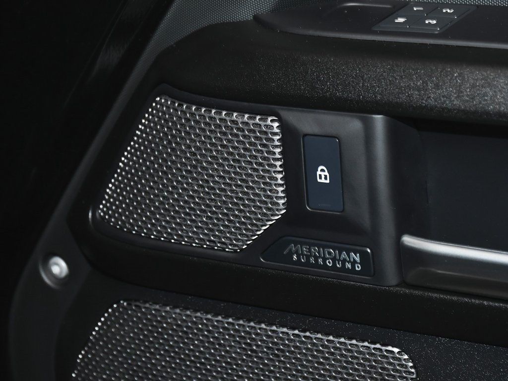 2024 Land Rover Defender 110 V8 photo 13