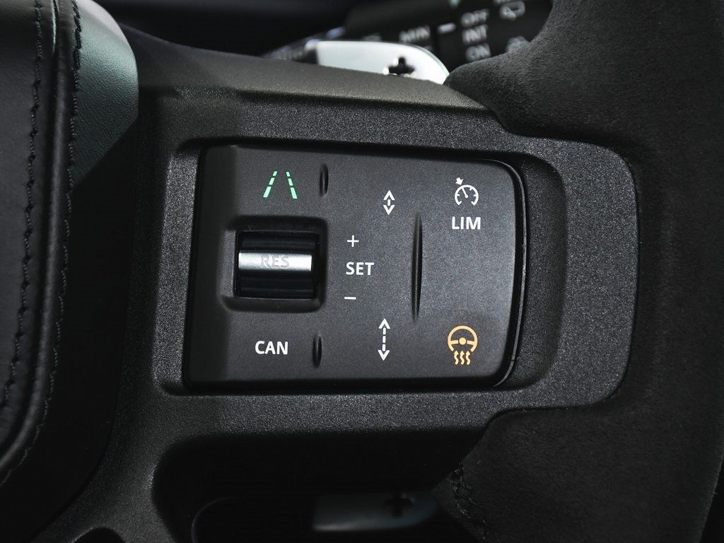 2024 Land Rover Defender 110 V8 photo 32