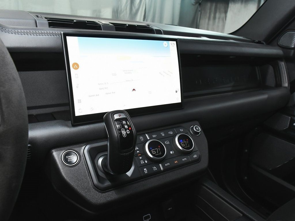 2024 Land Rover Defender 110 V8 photo 35