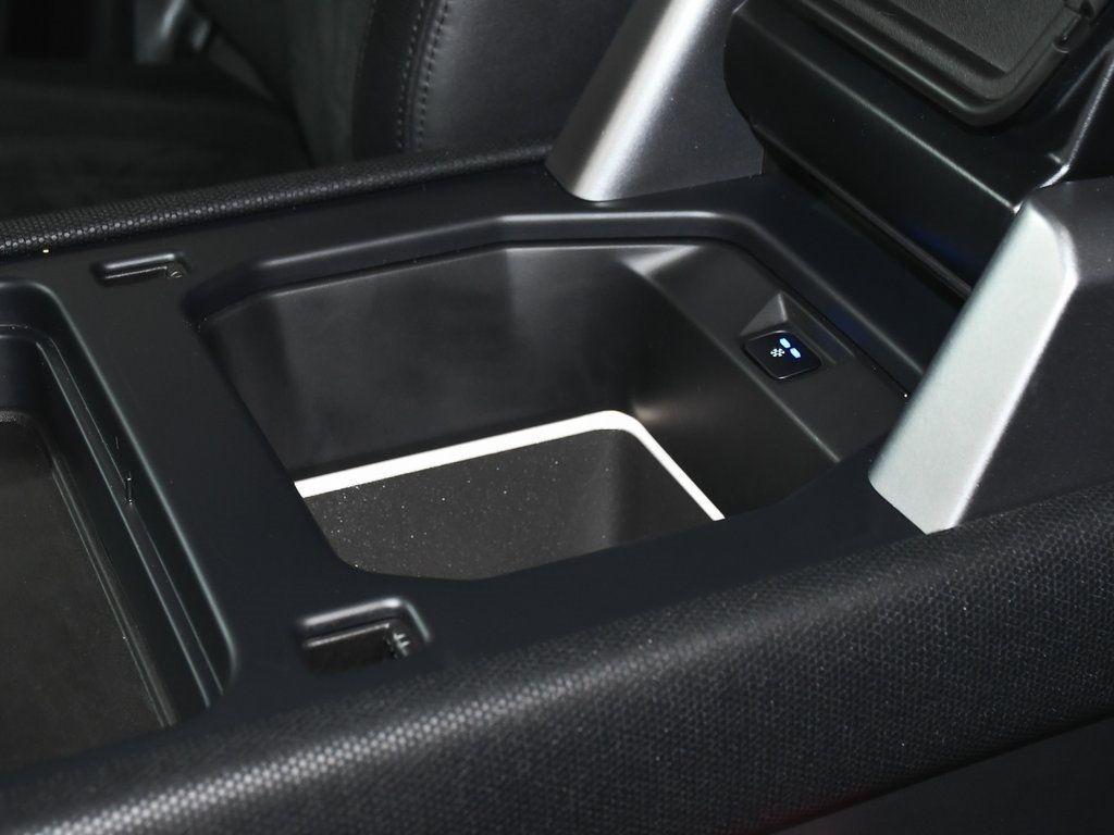 2024 Land Rover Defender 110 V8 photo 38