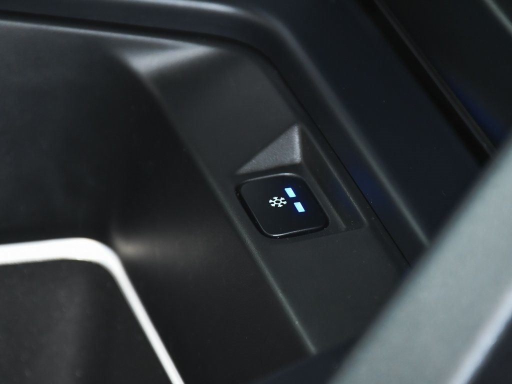 2024 Land Rover Defender 110 V8 photo 39