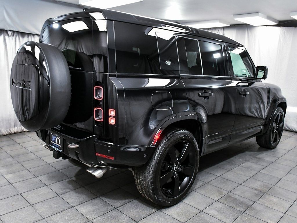 2024 Land Rover Defender 110 V8 photo 2