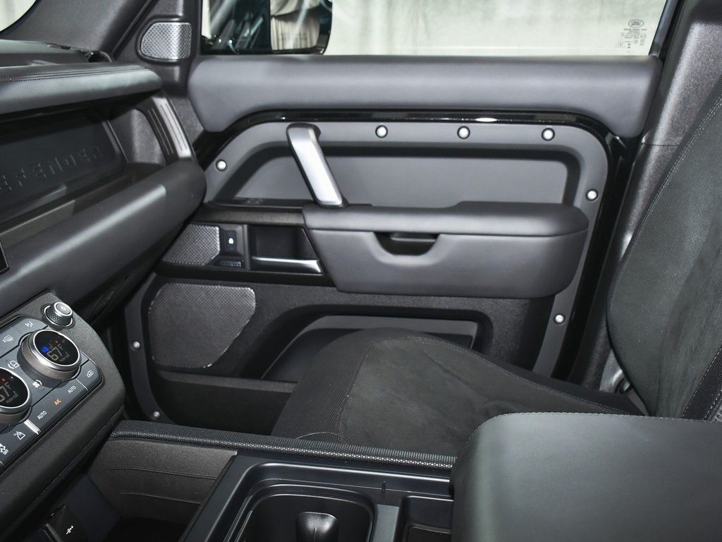 2024 Land Rover Defender 110 V8 photo 40