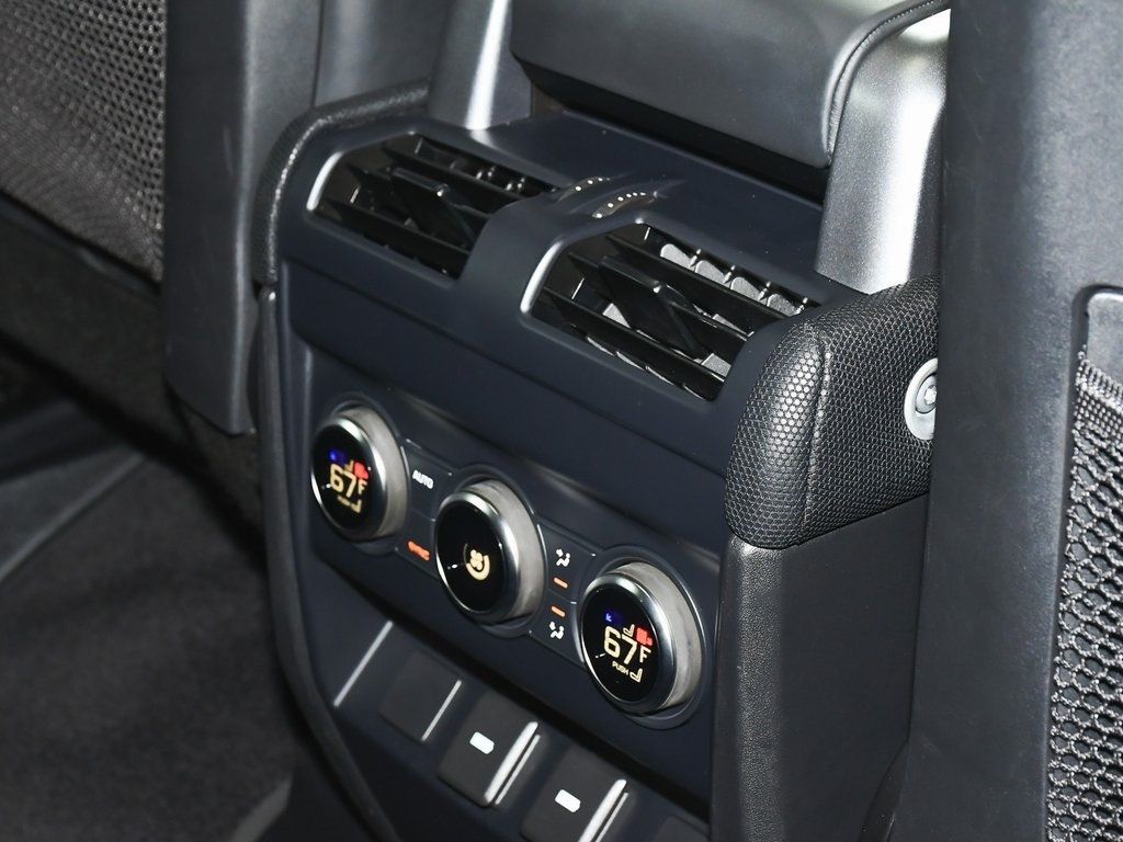 2024 Land Rover Defender 110 V8 photo 46