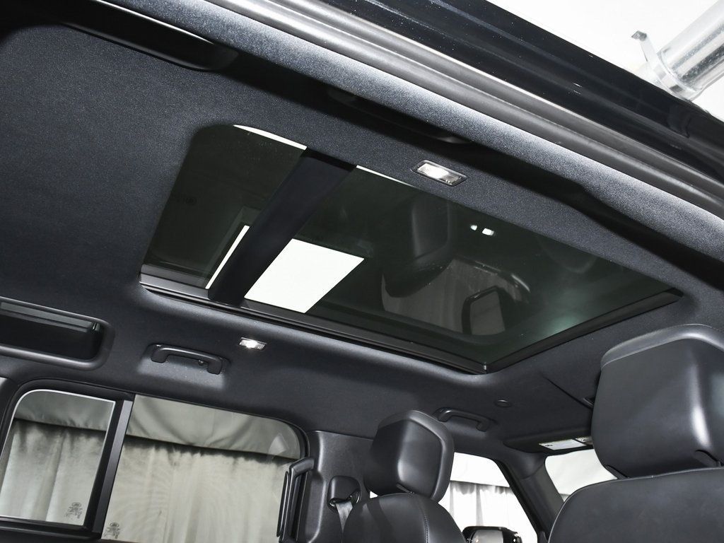 2024 Land Rover Defender 110 V8 photo 49