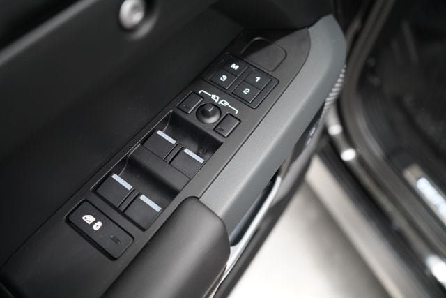 2024 Land Rover Defender 110 X-Dynamic SE - 23078066 - 9