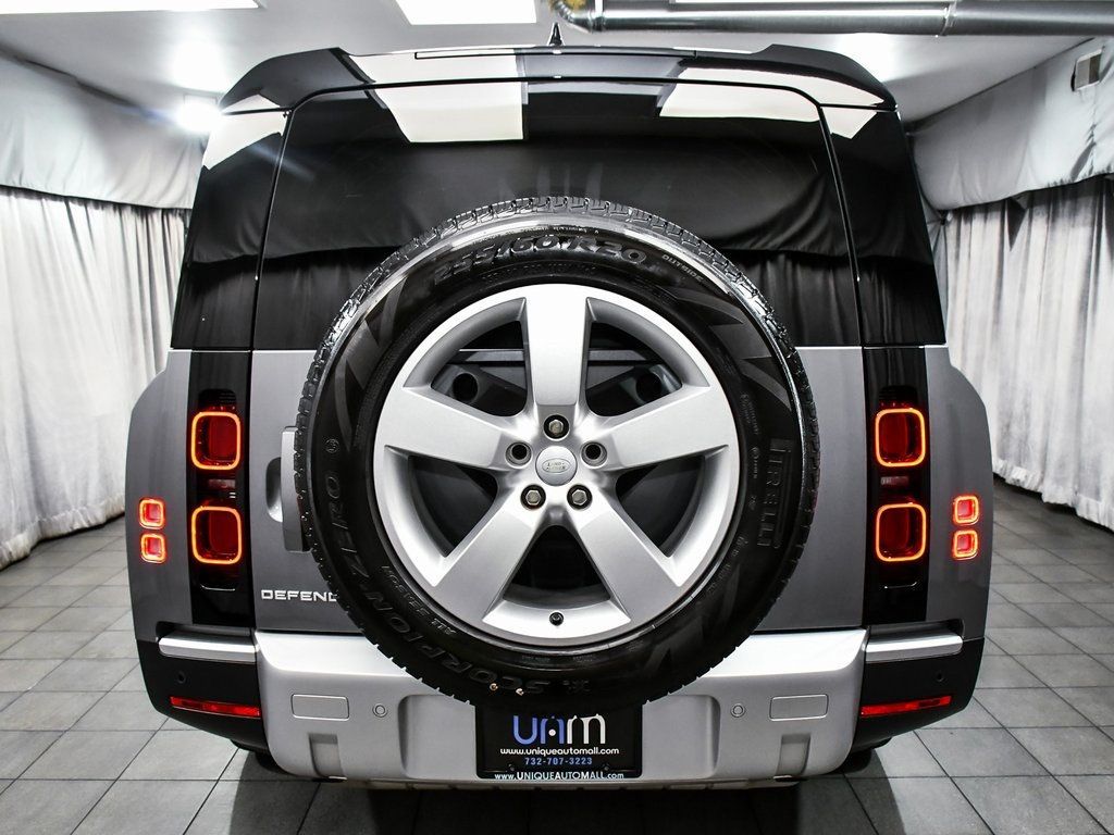 2024 Land Rover Defender 130 S photo 3