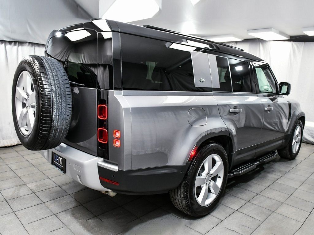 2024 Land Rover Defender 130 S photo 4