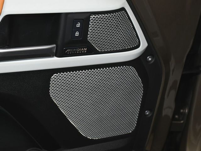 2024 Land Rover Defender 130 X-Dynamic SE - 22999801 - 10