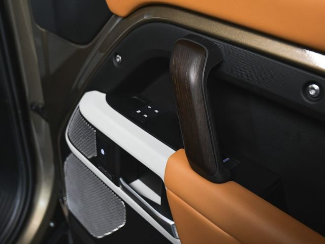 2024 Land Rover Defender 130 X-Dynamic SE - 22999801 - 16