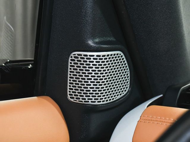 2024 Land Rover Defender 130 X-Dynamic SE - 22999801 - 32