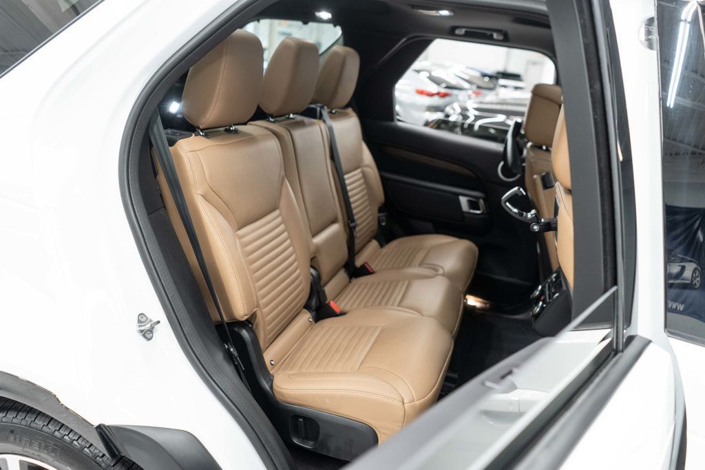 2024 Land Rover Discovery P300 Dynamic SE photo 12