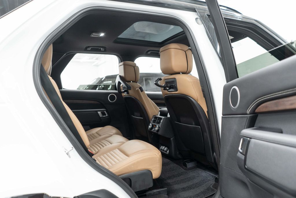 2024 Land Rover Discovery P300 Dynamic SE photo 13