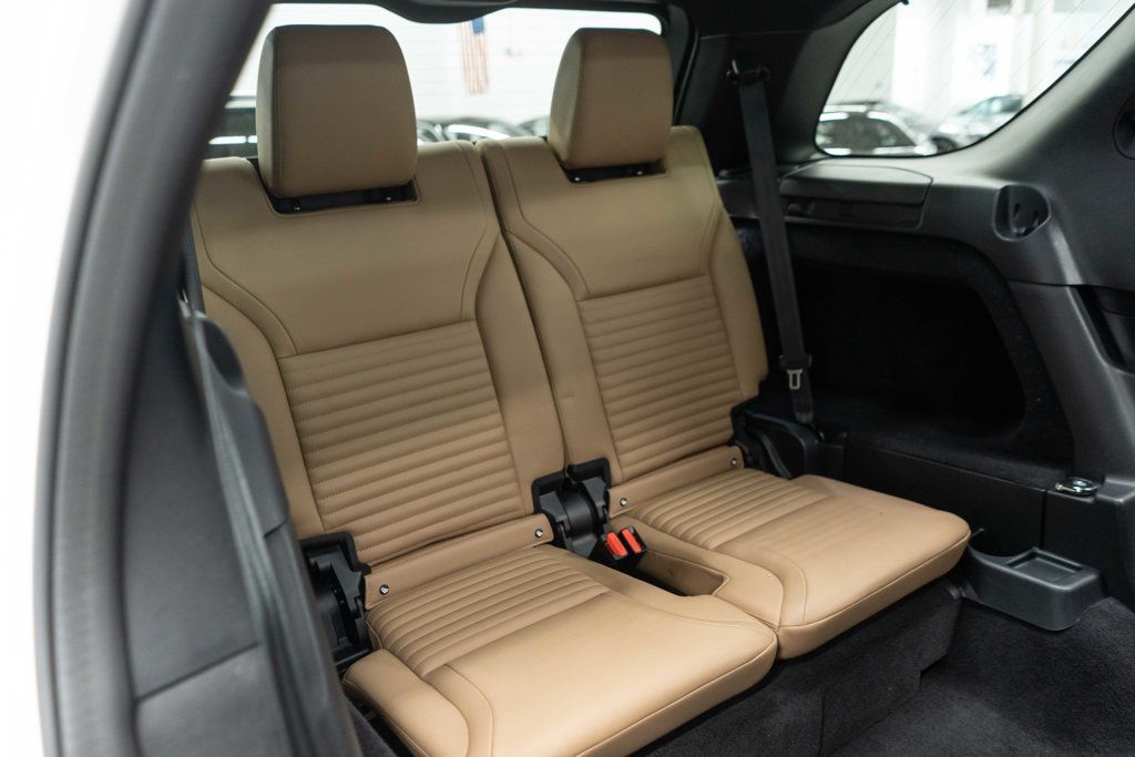 2024 Land Rover Discovery P300 Dynamic SE photo 14