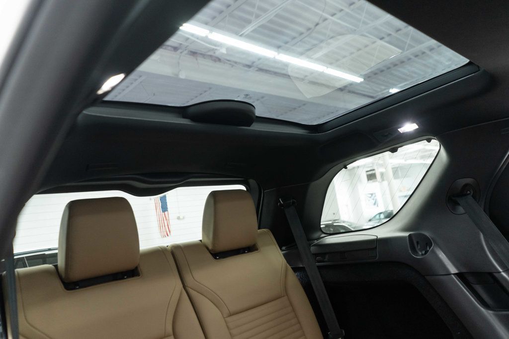 2024 Land Rover Discovery P300 Dynamic SE photo 15