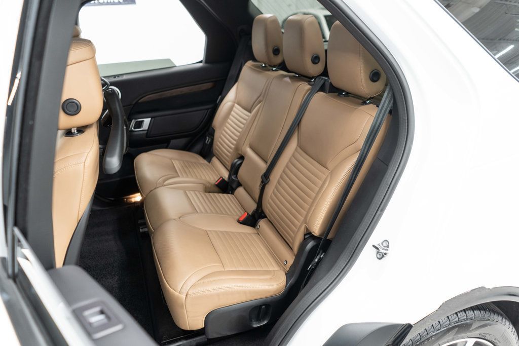 2024 Land Rover Discovery P300 Dynamic SE photo 16
