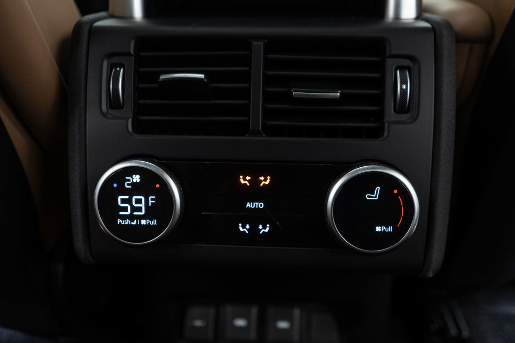 2024 Land Rover Discovery P300 Dynamic SE photo 17