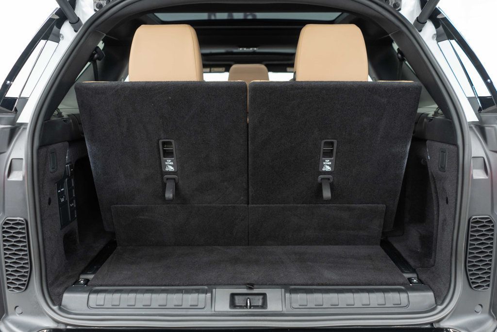 2024 Land Rover Discovery P300 Dynamic SE photo 19