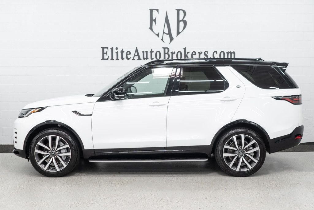 2024 Land Rover Discovery P300 Dynamic SE photo 2