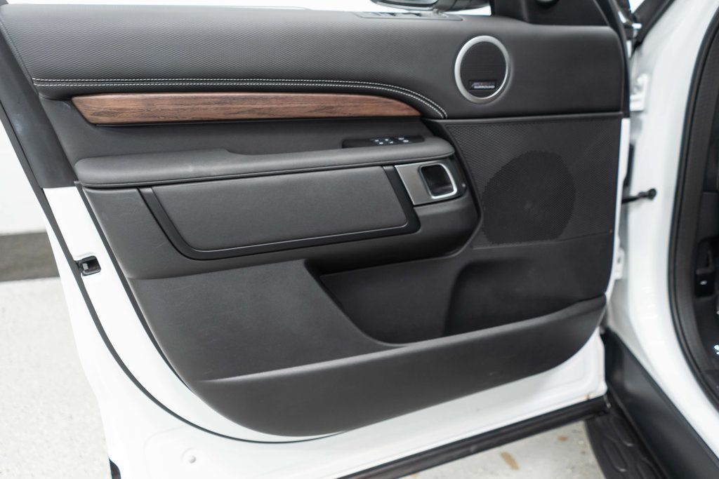 2024 Land Rover Discovery P300 Dynamic SE photo 20