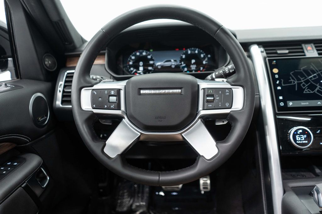 2024 Land Rover Discovery P300 Dynamic SE photo 22