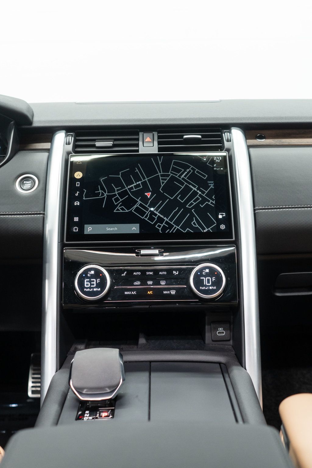 2024 Land Rover Discovery P300 Dynamic SE photo 24