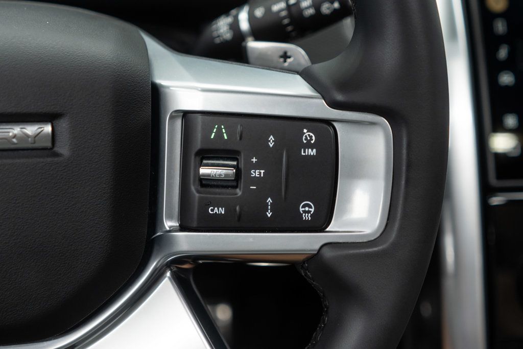 2024 Land Rover Discovery P300 Dynamic SE photo 26