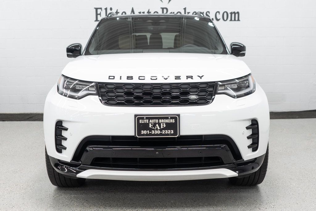 2024 Land Rover Discovery P300 Dynamic SE photo 3