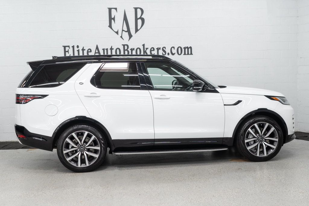 2024 Land Rover Discovery P300 Dynamic SE photo 5