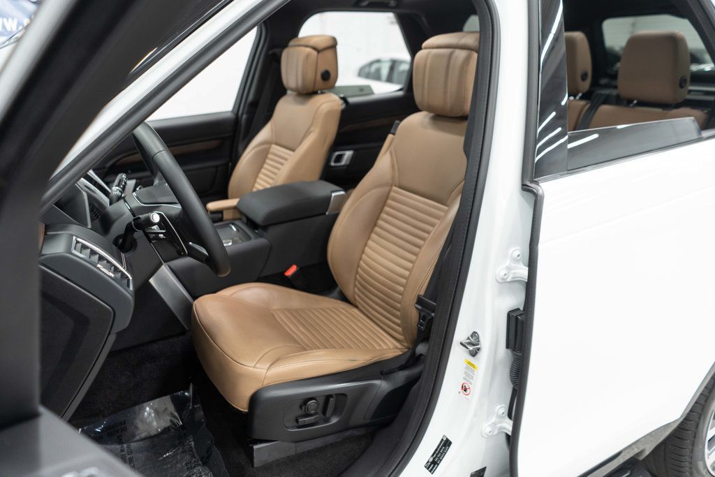 2024 Land Rover Discovery P300 Dynamic SE photo 9