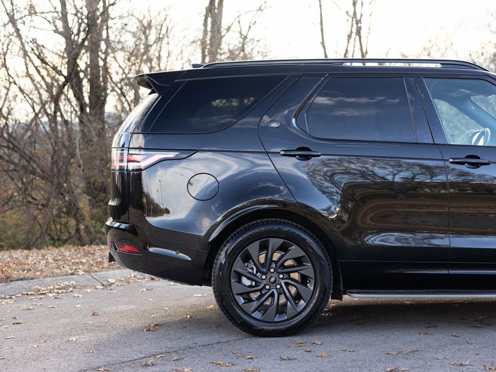 2024 Land Rover Discovery P300 Dynamic SE, Cold Climate Package, Fixed Side Steps - 22960810 - 9