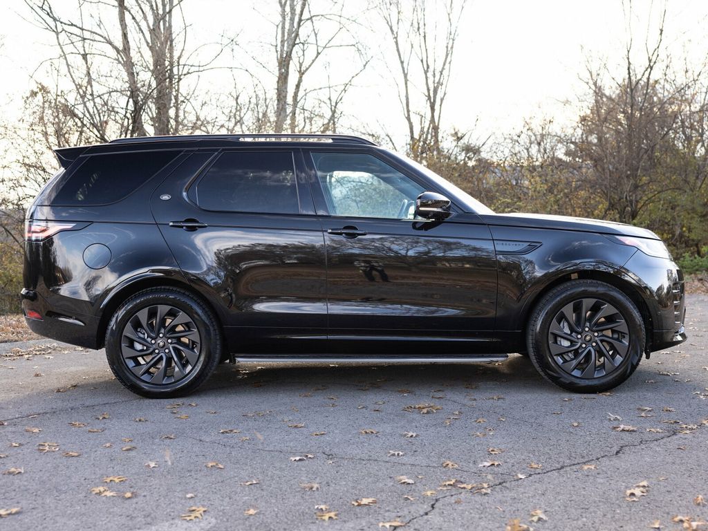 2024 Land Rover Discovery P300 Dynamic SE, Cold Climate Package, Fixed Side Steps - 22960810 - 10