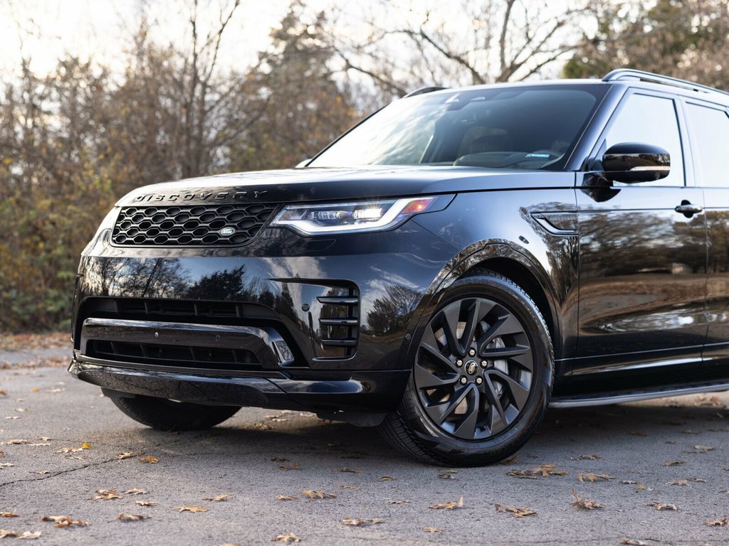 2024 Land Rover Discovery P300 Dynamic SE, Cold Climate Package, Fixed Side Steps - 22960810 - 1