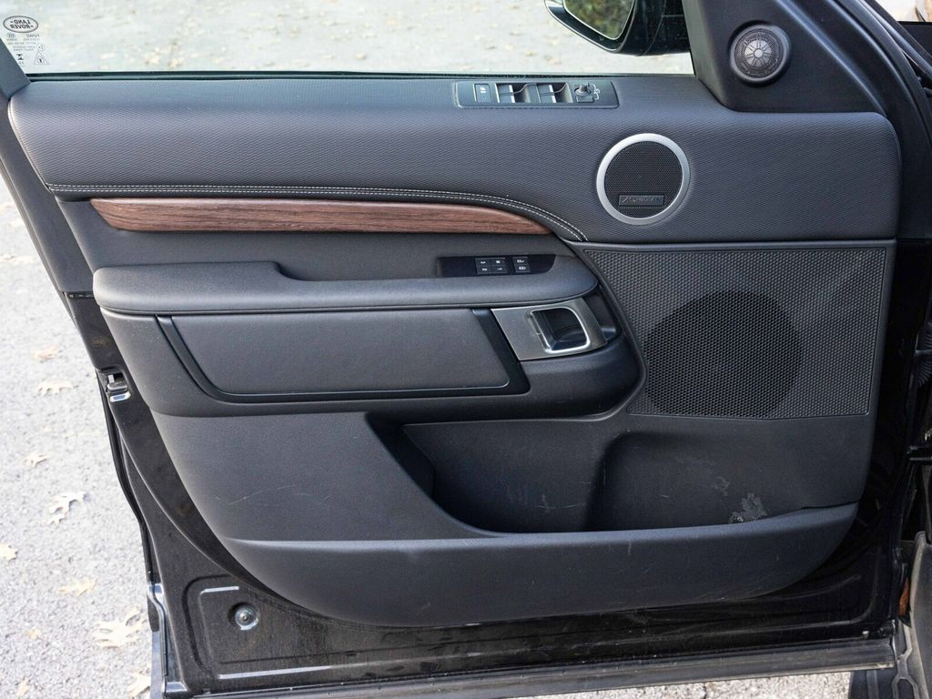 2024 Land Rover Discovery P300 Dynamic SE, Cold Climate Package, Fixed Side Steps - 22960810 - 23