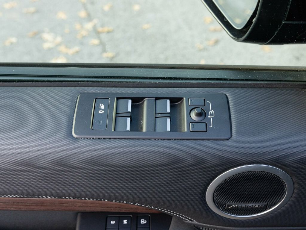 2024 Land Rover Discovery P300 Dynamic SE, Cold Climate Package, Fixed Side Steps - 22960810 - 24