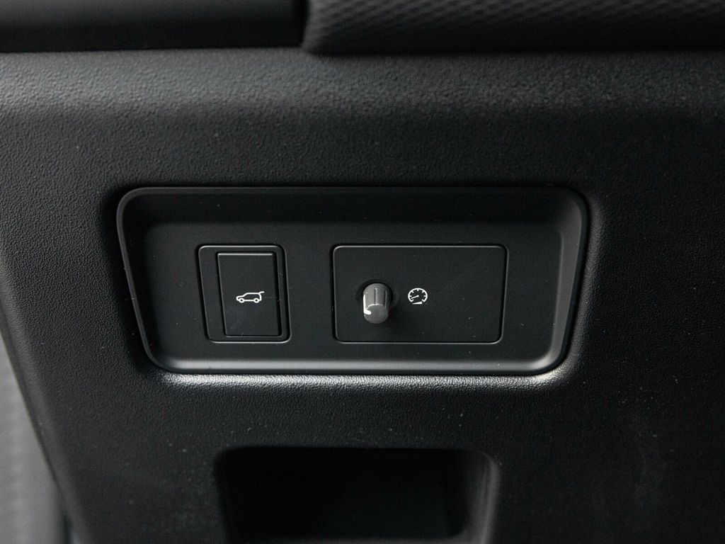 2024 Land Rover Discovery P300 Dynamic SE, Cold Climate Package, Fixed Side Steps - 22960810 - 33