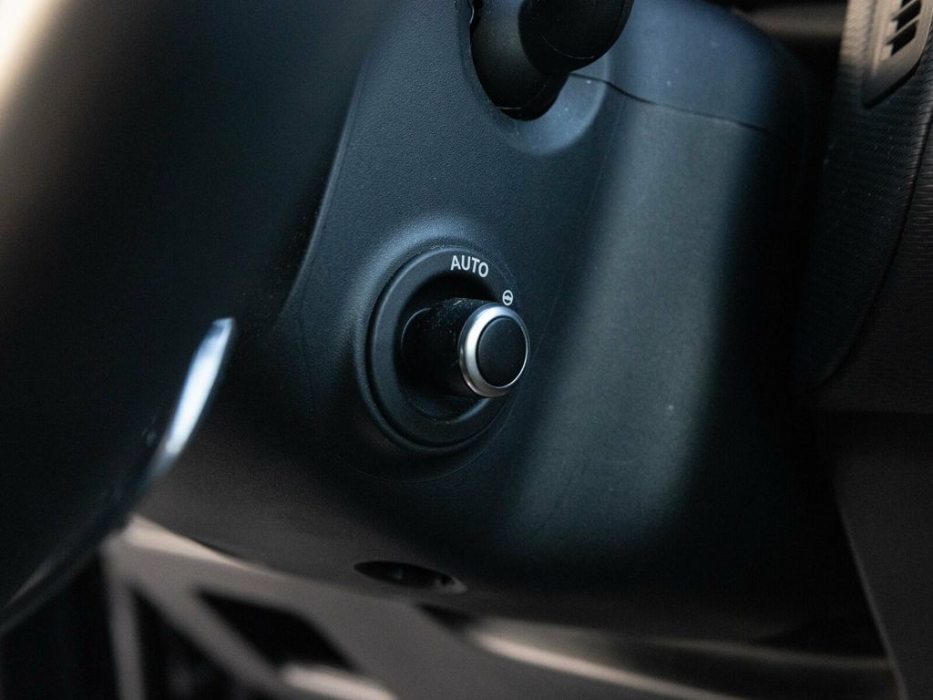 2024 Land Rover Discovery P300 Dynamic SE, Cold Climate Package, Fixed Side Steps - 22960810 - 41