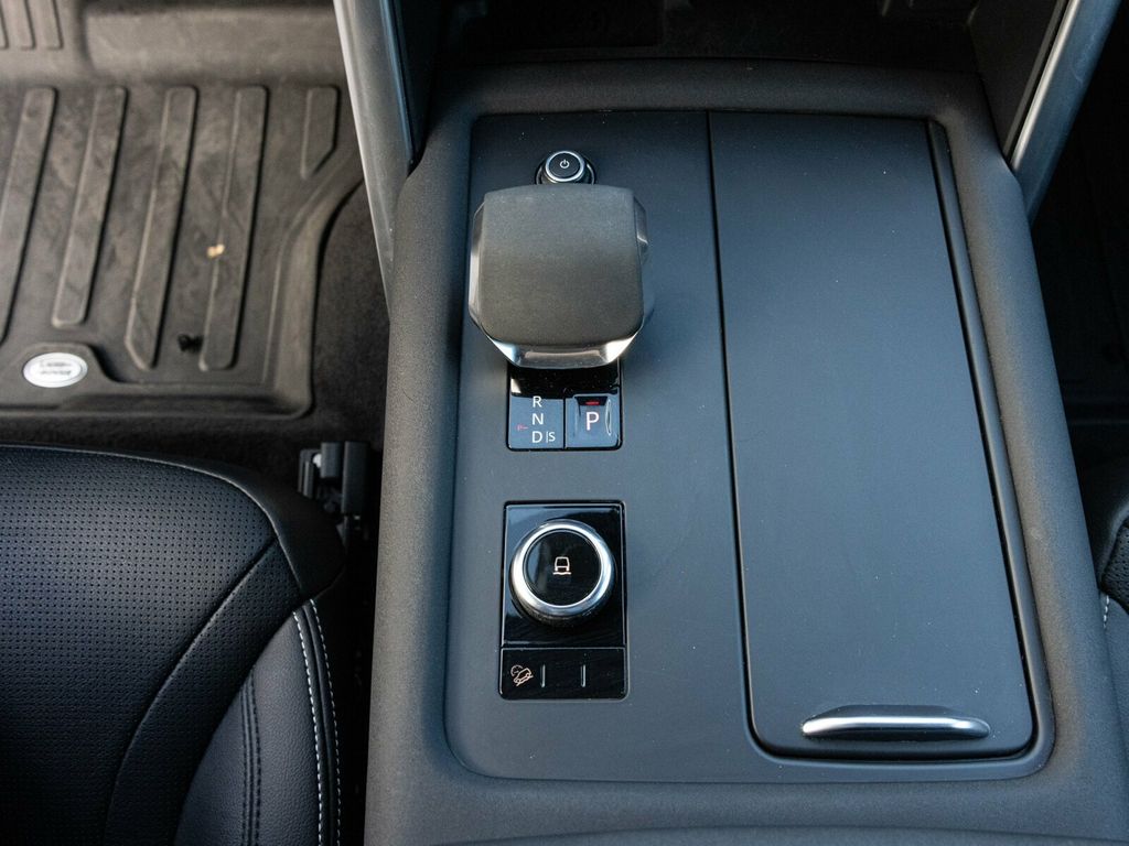 2024 Land Rover Discovery P300 Dynamic SE, Cold Climate Package, Fixed Side Steps - 22960810 - 45