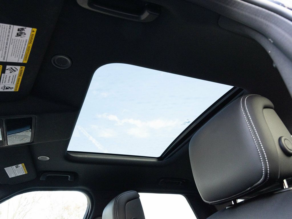 2024 Land Rover Discovery P300 Dynamic SE, Cold Climate Package, Fixed Side Steps - 22960810 - 50