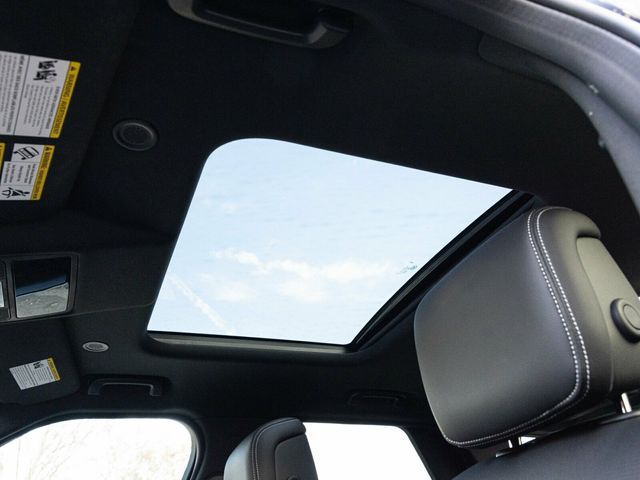 2024 Land Rover Discovery P300 Dynamic SE, Cold Climate Package, Fixed Side Steps - 22960810 - 50