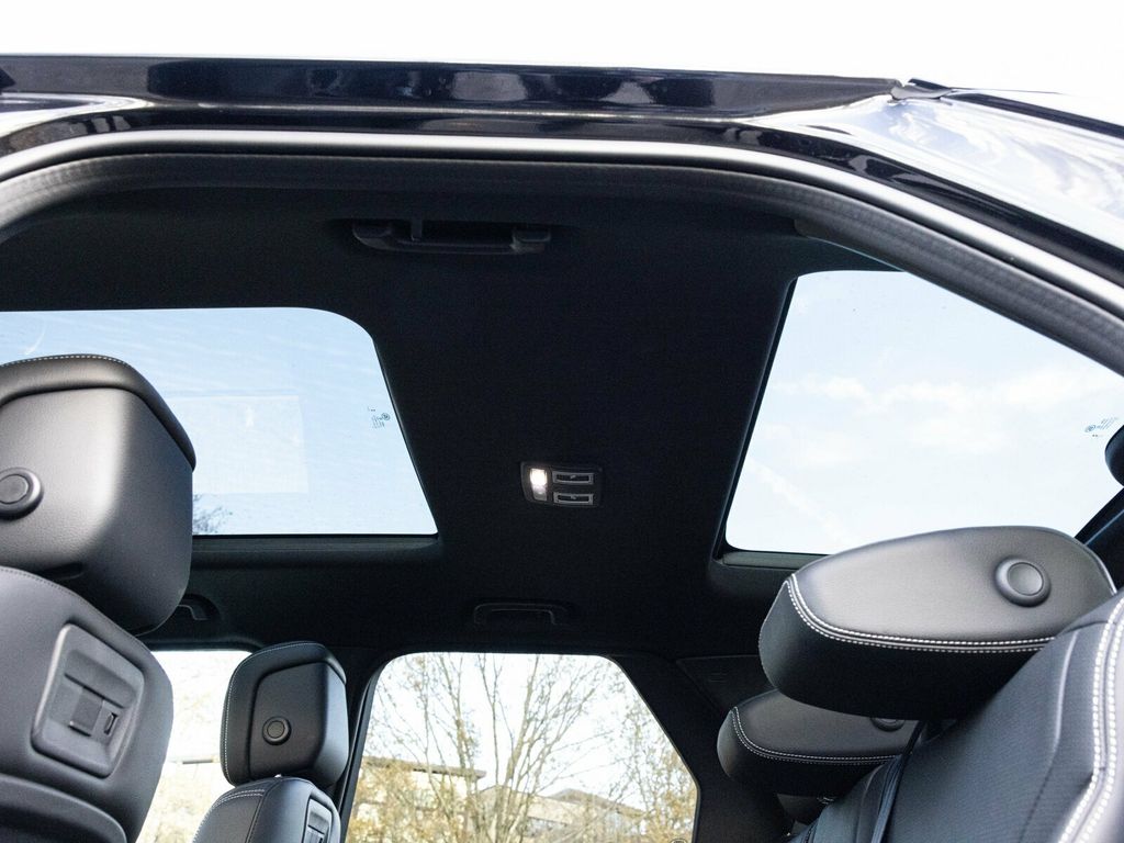 2024 Land Rover Discovery P300 Dynamic SE, Cold Climate Package, Fixed Side Steps - 22960810 - 51