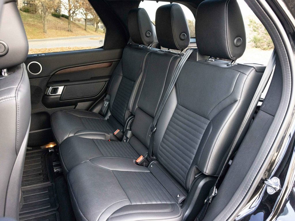 2024 Land Rover Discovery P300 Dynamic SE, Cold Climate Package, Fixed Side Steps - 22960810 - 57