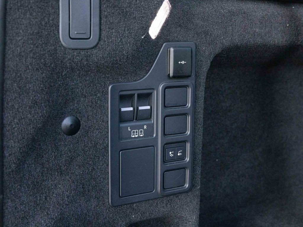 2024 Land Rover Discovery P300 Dynamic SE, Cold Climate Package, Fixed Side Steps - 22960810 - 61