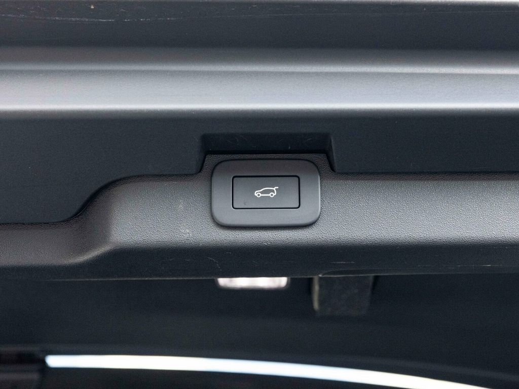 2024 Land Rover Discovery P300 Dynamic SE, Cold Climate Package, Fixed Side Steps - 22960810 - 63